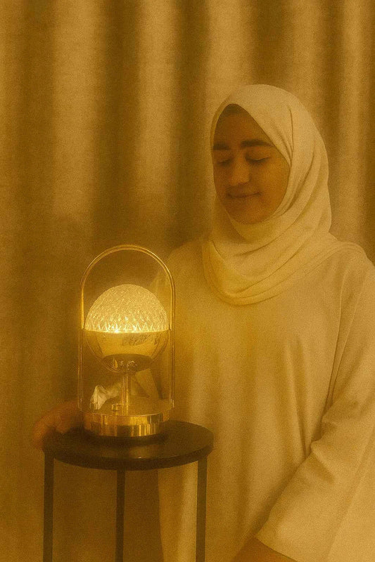 مصباح طاولة ديكوري بنقشة كريستالية