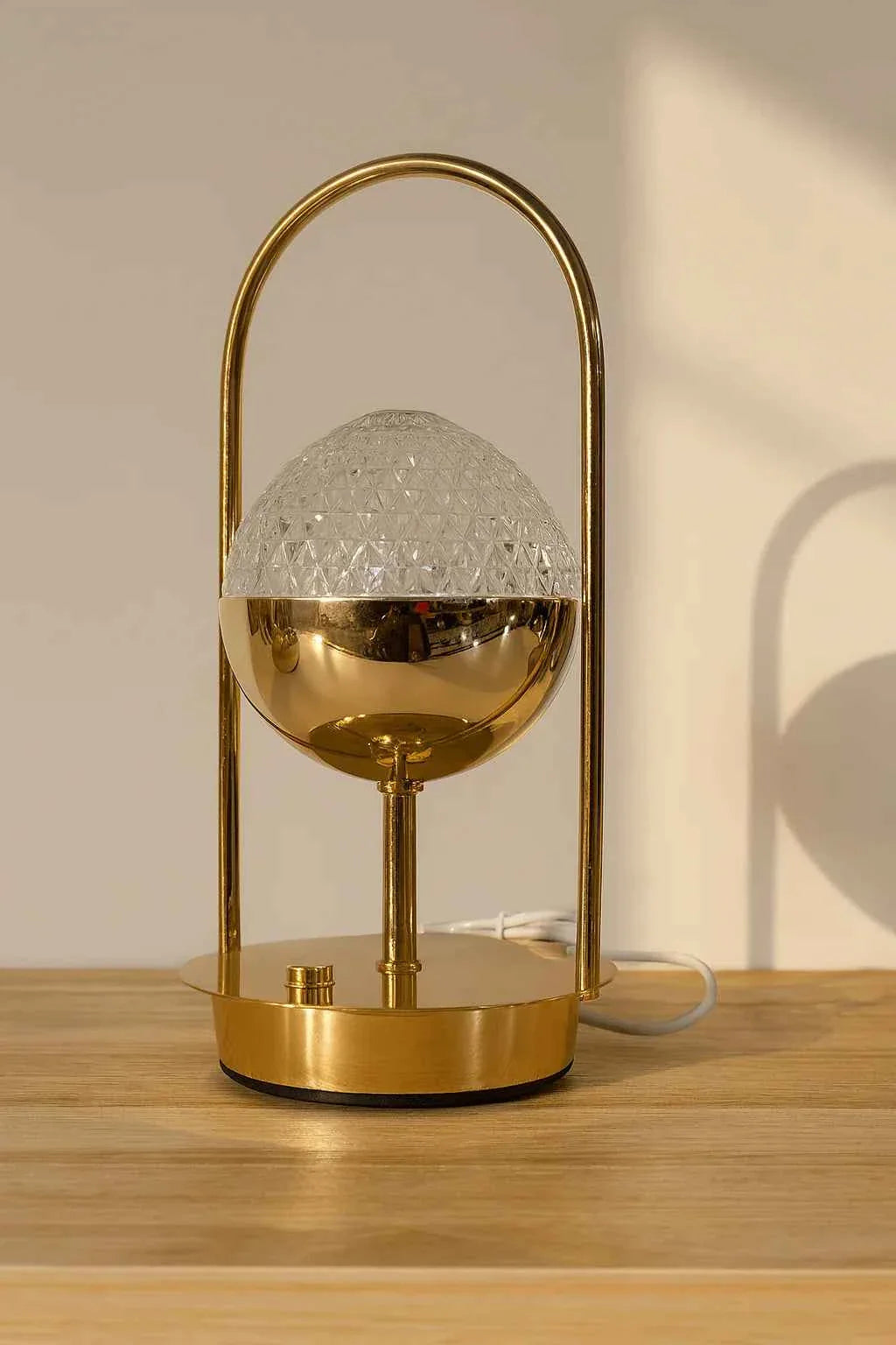 مصباح طاولة ديكوري بنقشة كريستالية